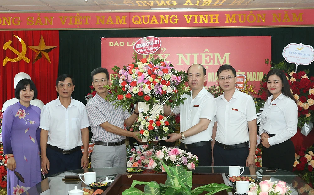 Các cơ quan, đơn vị, địa phương chúc mừng Báo Lào Cai nhân 97 năm Ngày Báo chí cách mạng Việt Nam ảnh 37 Các cơ quan, đơn vị, địa phương chúc mừng Báo Lào Cai nhân 97 năm Ngày Báo chí cách mạng Việt Nam ảnh 37