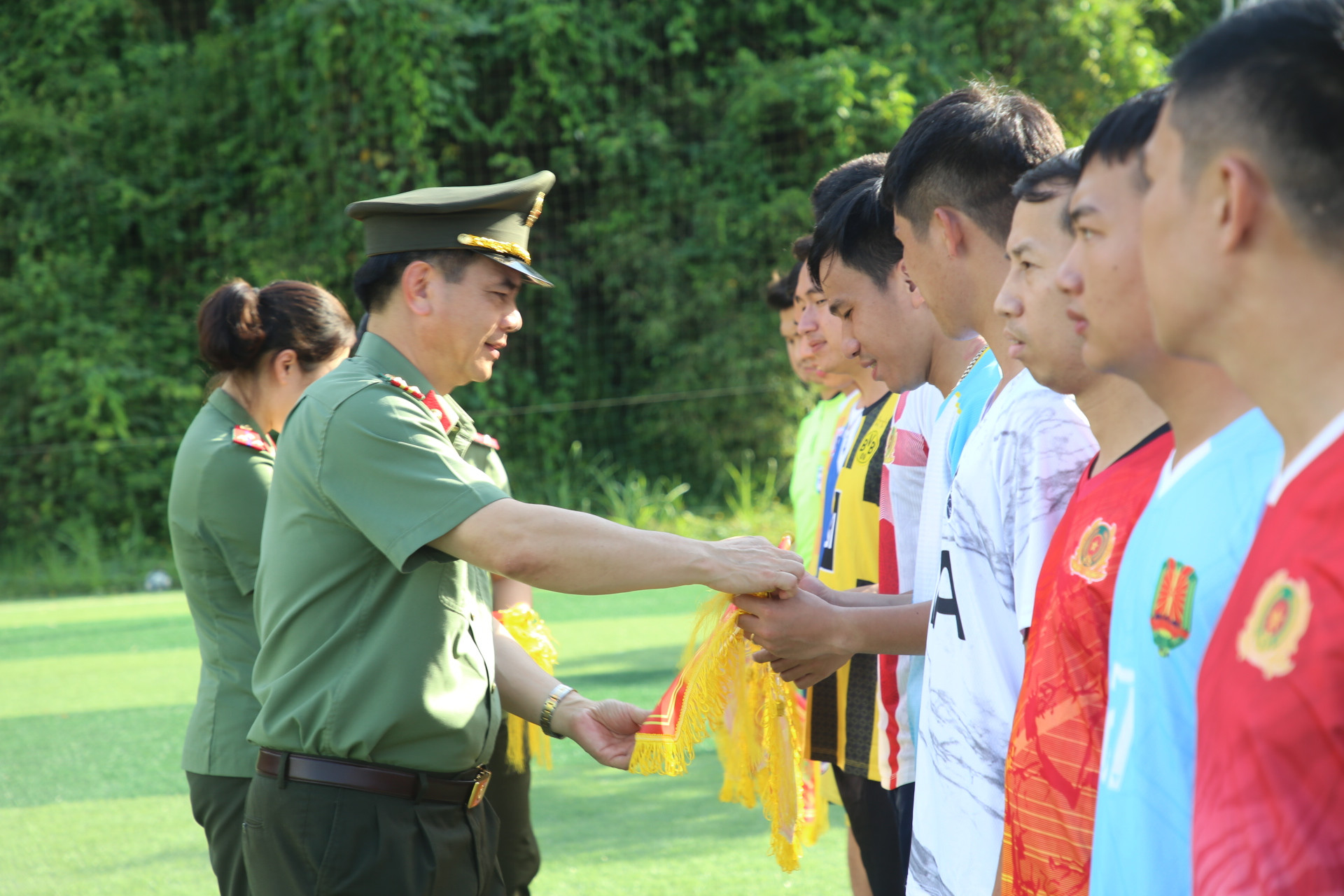 Đội Công an huyện Văn Bàn vô địch Giải bóng đá truyền thống Công an tỉnh ảnh 2