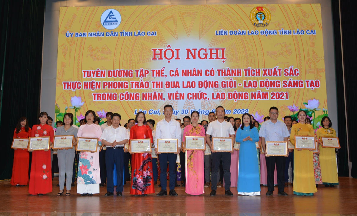 Tuyên dương 143 tập thể, cá nhân lao động giỏi, lao động sáng tạo năm 2021 ảnh 8 Tuyên dương 143 tập thể, cá nhân lao động giỏi, lao động sáng tạo năm 2021 ảnh 8