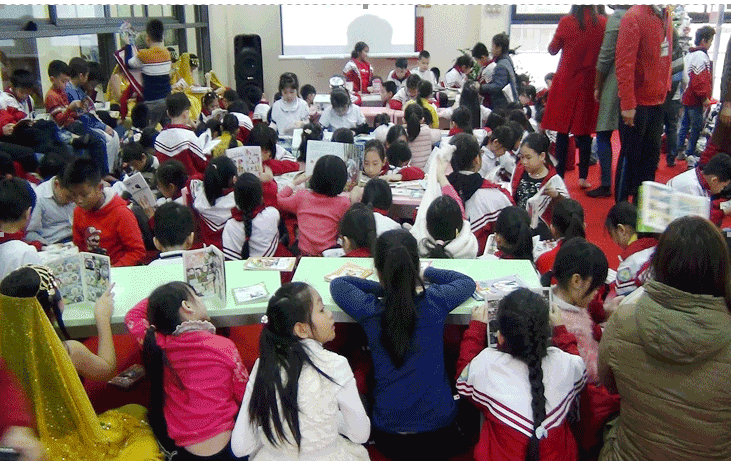 Bố mẹ nên dành nhiều thời gian đưa con đi hiệu sách hoặc thư viện. Bố mẹ nên dành nhiều thời gian đưa con đi hiệu sách hoặc thư viện.