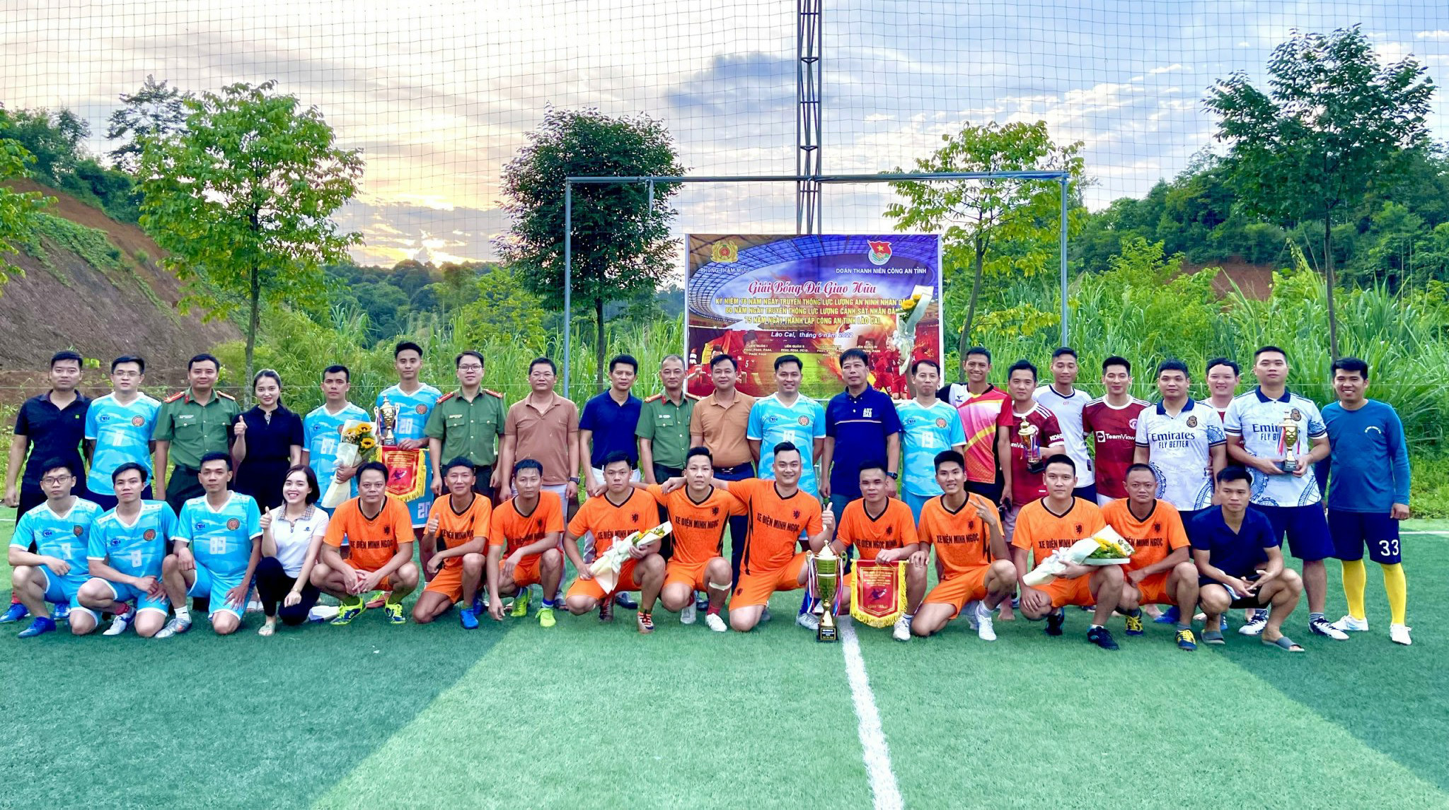 Giao hữu bóng đá chào mừng các ngày truyền thống lực lượng công an ảnh 5