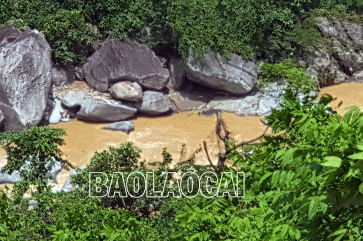 Tìm thấy thi thể 1 người đi xe máy bị lũ cuốn khi qua ngầm trên Tỉnh lộ 152 ảnh 2