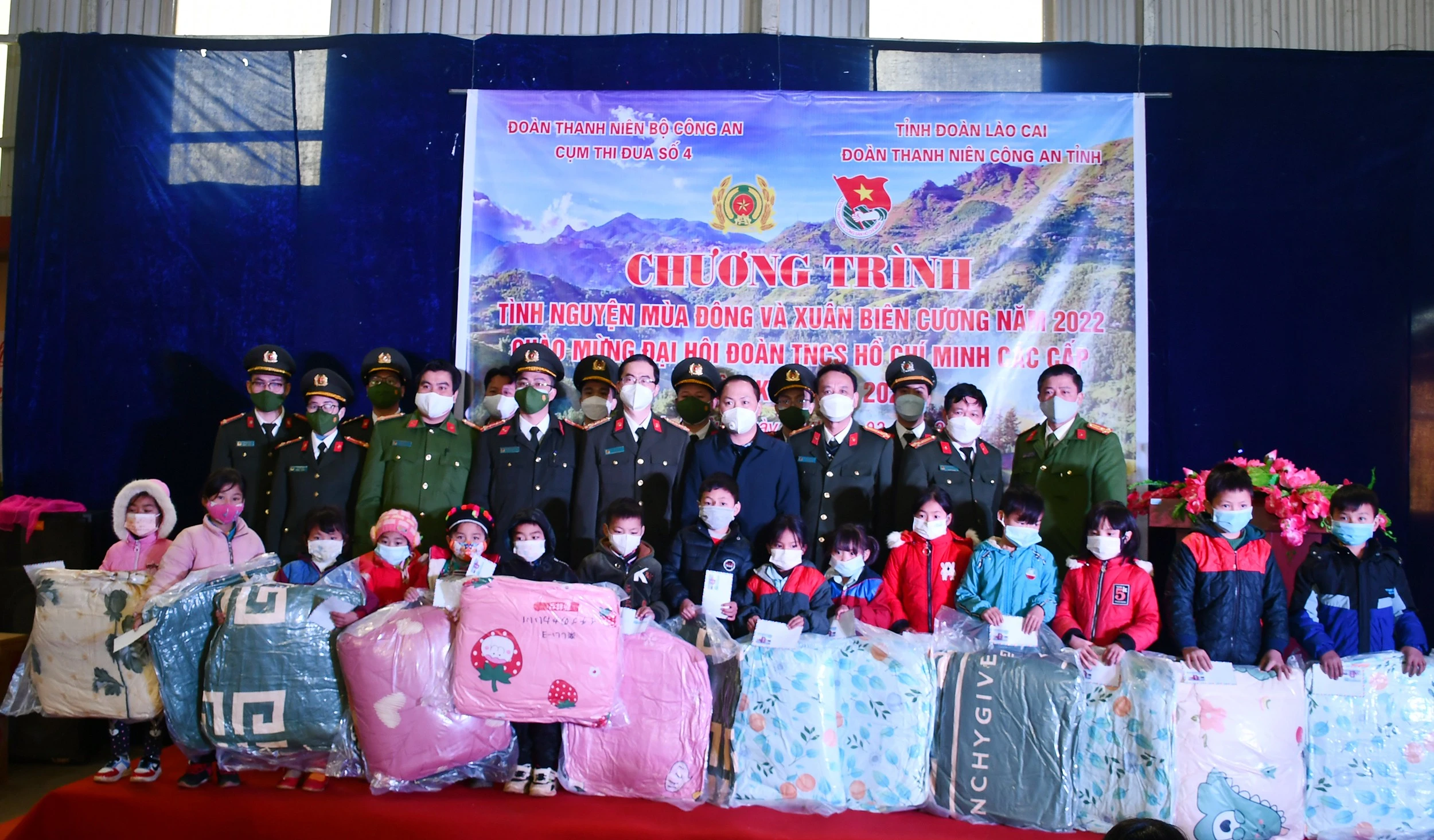Chương trình “Tình nguyện mùa đông” và “Xuân ấm biên cương” tại huyện Mường Khương ảnh 3 Chương trình “Tình nguyện mùa đông” và “Xuân ấm biên cương” tại huyện Mường Khương ảnh 3