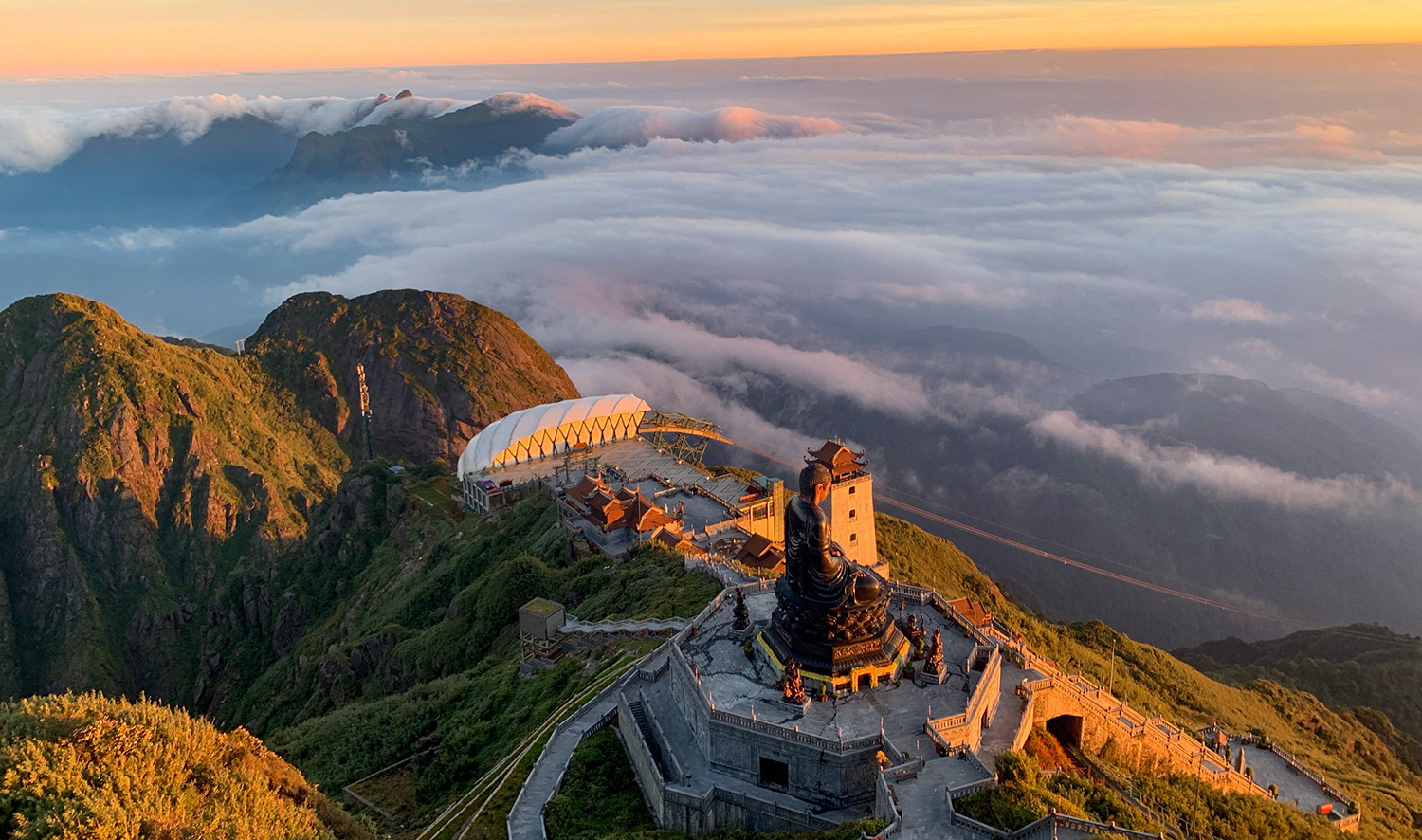 Khung cảnh biển mây tựa chốn “bồng lai tiên cảnh” trên đỉnh Fansipan ảnh 3 Khung cảnh biển mây tựa chốn “bồng lai tiên cảnh” trên đỉnh Fansipan ảnh 3