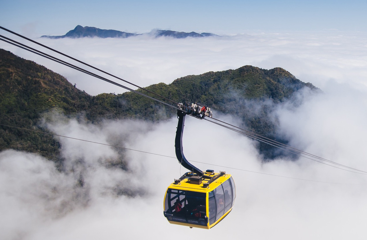 Khung cảnh biển mây tựa chốn “bồng lai tiên cảnh” trên đỉnh Fansipan ảnh 1 Khung cảnh biển mây tựa chốn “bồng lai tiên cảnh” trên đỉnh Fansipan ảnh 1