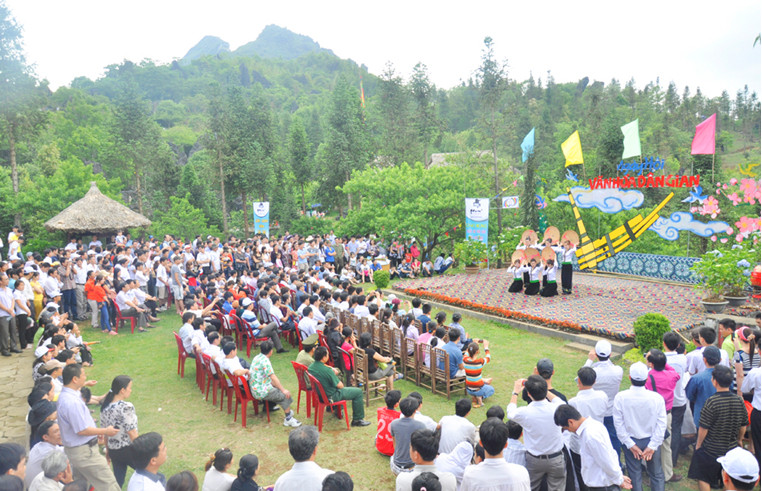 Lào Cai giữ gìn và khai thác giá trị văn hóa phi vật thể ảnh 2 Lào Cai giữ gìn và khai thác giá trị văn hóa phi vật thể ảnh 2