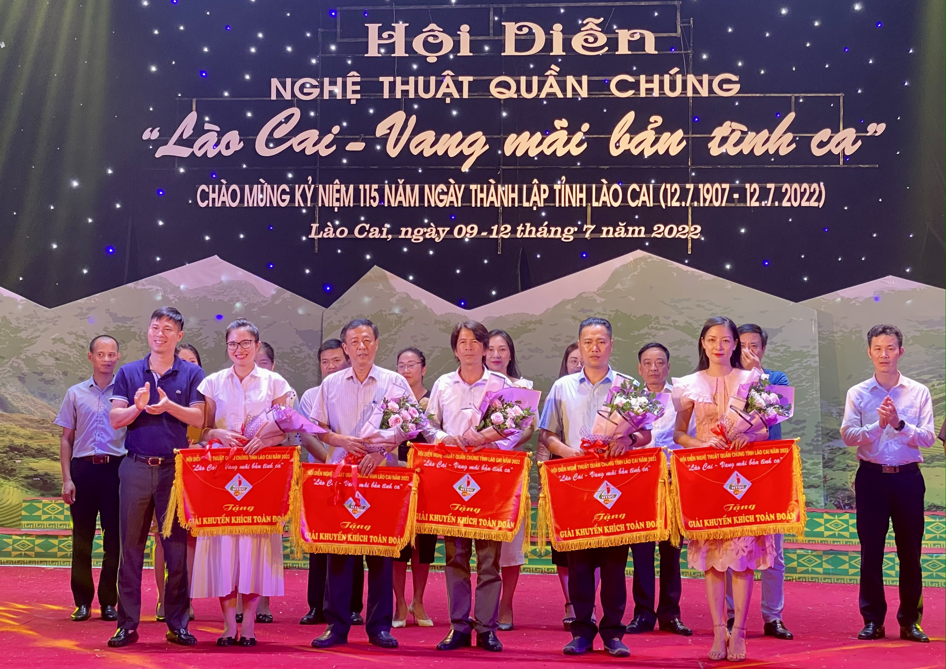 Bế mạc Hội diễn Nghệ thuật quần chúng tỉnh Lào Cai năm 2022 ảnh 5