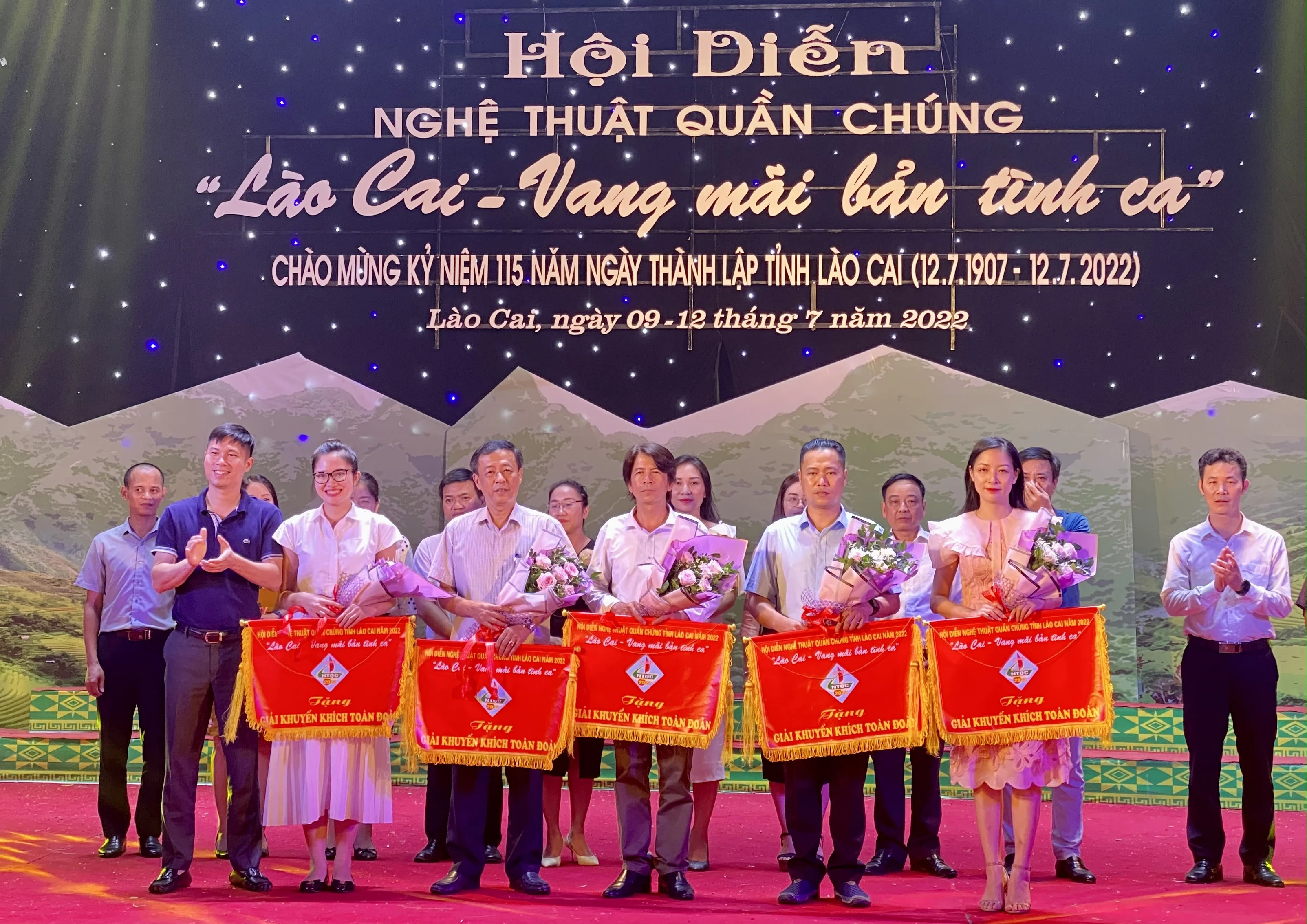 Bế mạc Hội diễn Nghệ thuật quần chúng tỉnh Lào Cai năm 2022 ảnh 5