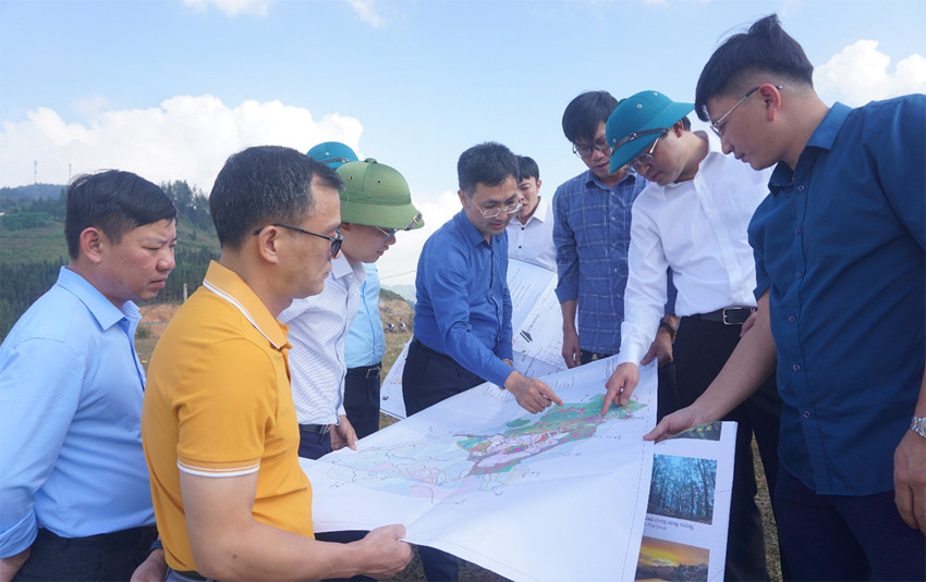 Chủ tịch UBND tỉnh Trịnh Xuân Trường kiểm tra thực tế công tác quy hoạch tại huyện Bắc Hà ảnh 1 Chủ tịch UBND tỉnh Trịnh Xuân Trường kiểm tra thực tế công tác quy hoạch tại huyện Bắc Hà ảnh 1