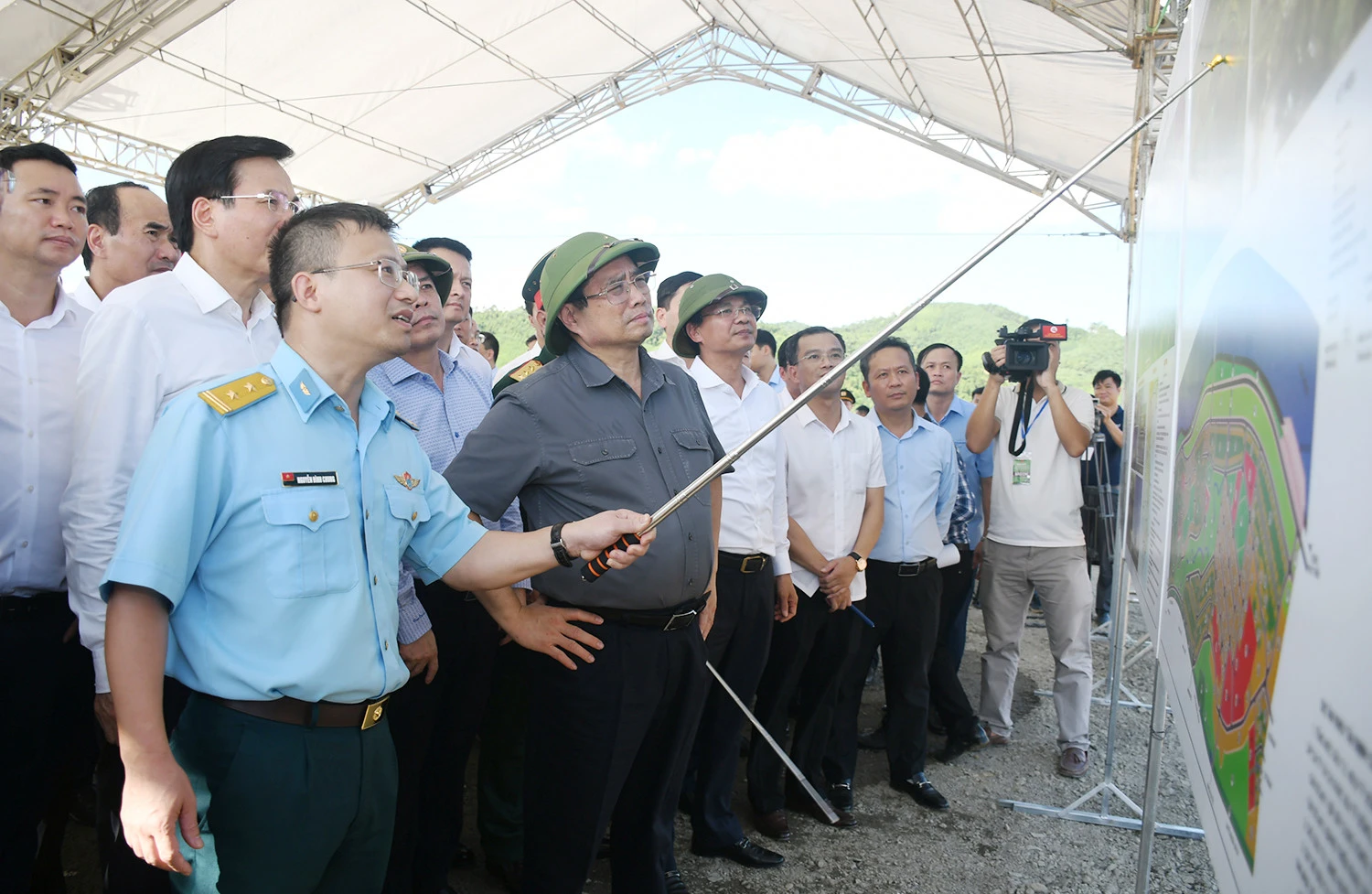 Thủ tướng Chính phủ Phạm Minh Chính khảo sát, kiểm tra một số dự án; thăm, tặng quà gia đình chính sách thành phố Lào Cai và huyện Bảo Yên ảnh 1
