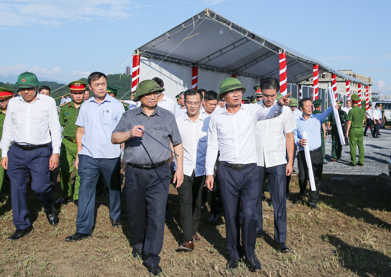 Thủ tướng Chính phủ Phạm Minh Chính khảo sát, kiểm tra một số dự án; thăm, tặng quà gia đình chính sách thành phố Lào Cai và huyện Bảo Yên ảnh 5