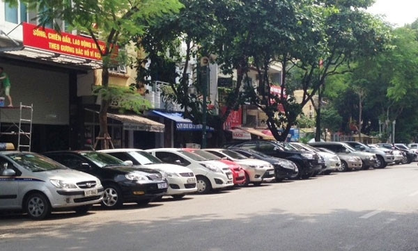 Nhiều người tự cho mình quyền cấm người khác đỗ xe trước cửa nhà ảnh 1 Nhiều người tự cho mình quyền cấm người khác đỗ xe trước cửa nhà ảnh 1