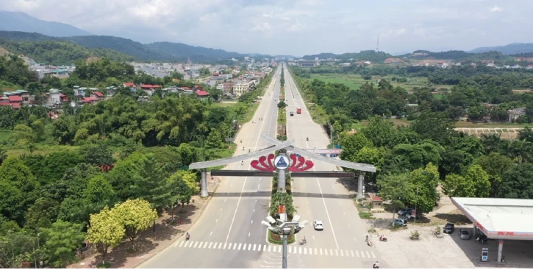 Đại lộ Trần Hưng Đạo là trục “xương sống” của thành phố Lào Cai.