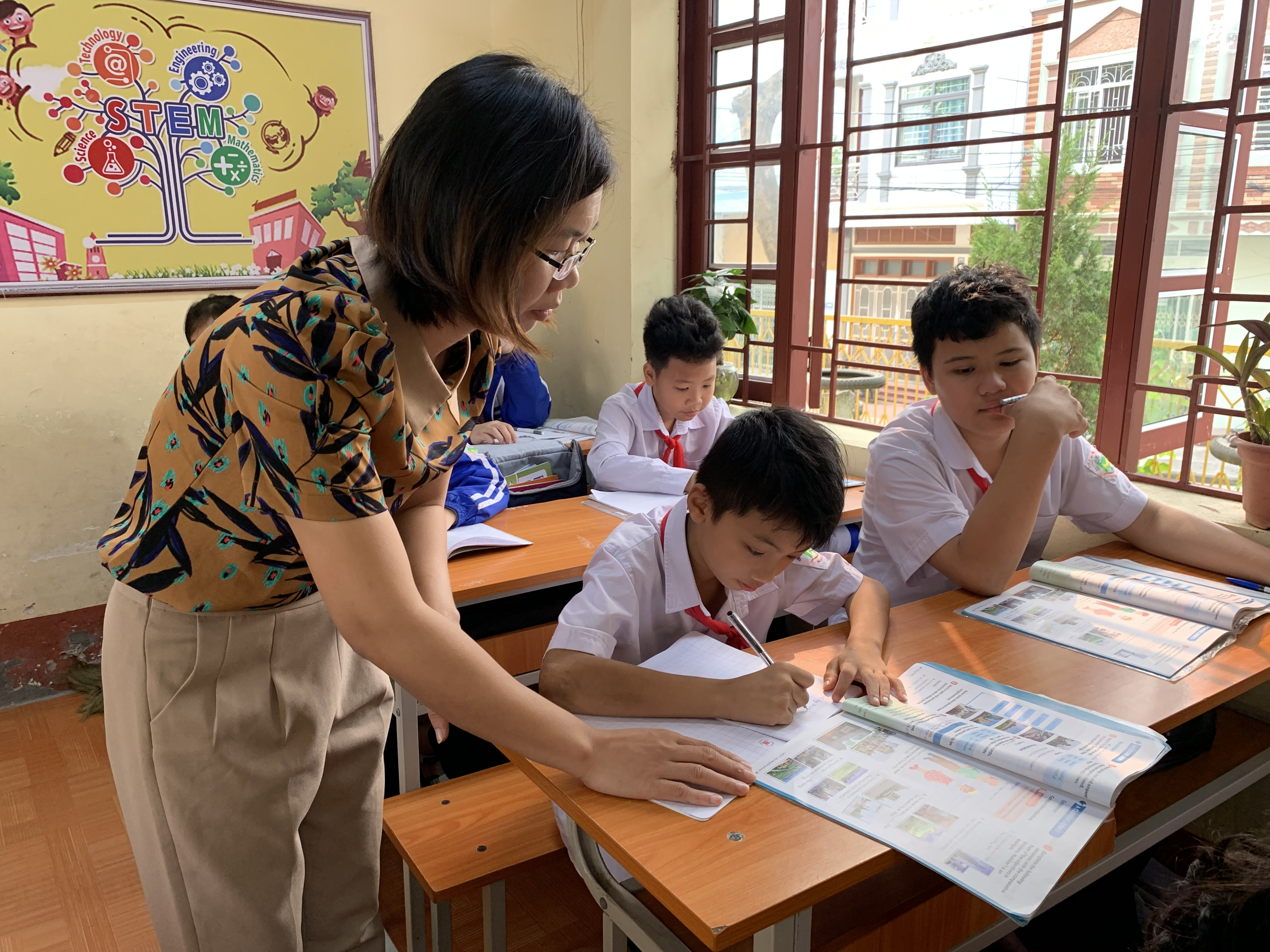 Giáo dục bằng cả tình yêu thương ảnh 3 Giáo dục bằng cả tình yêu thương ảnh 3