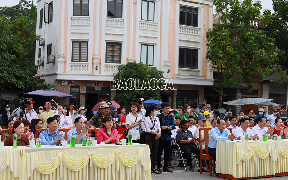 Đại biểu dự Lễ Khai mạc.