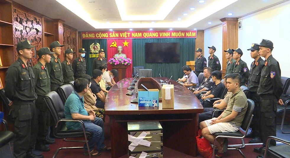 Bộ Công an đã bắt 14 người có vai trò chủ chốt trong đường dây cá độ bóng đá quy mô cực lớn.