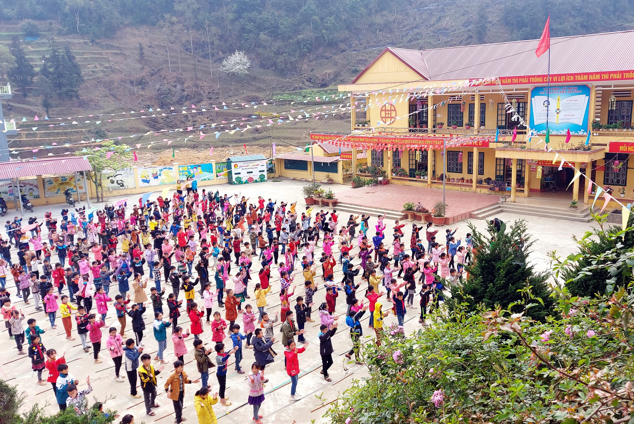 Mường Khương phát triển nguồn nhân lực người dân tộc thiểu số ảnh 2