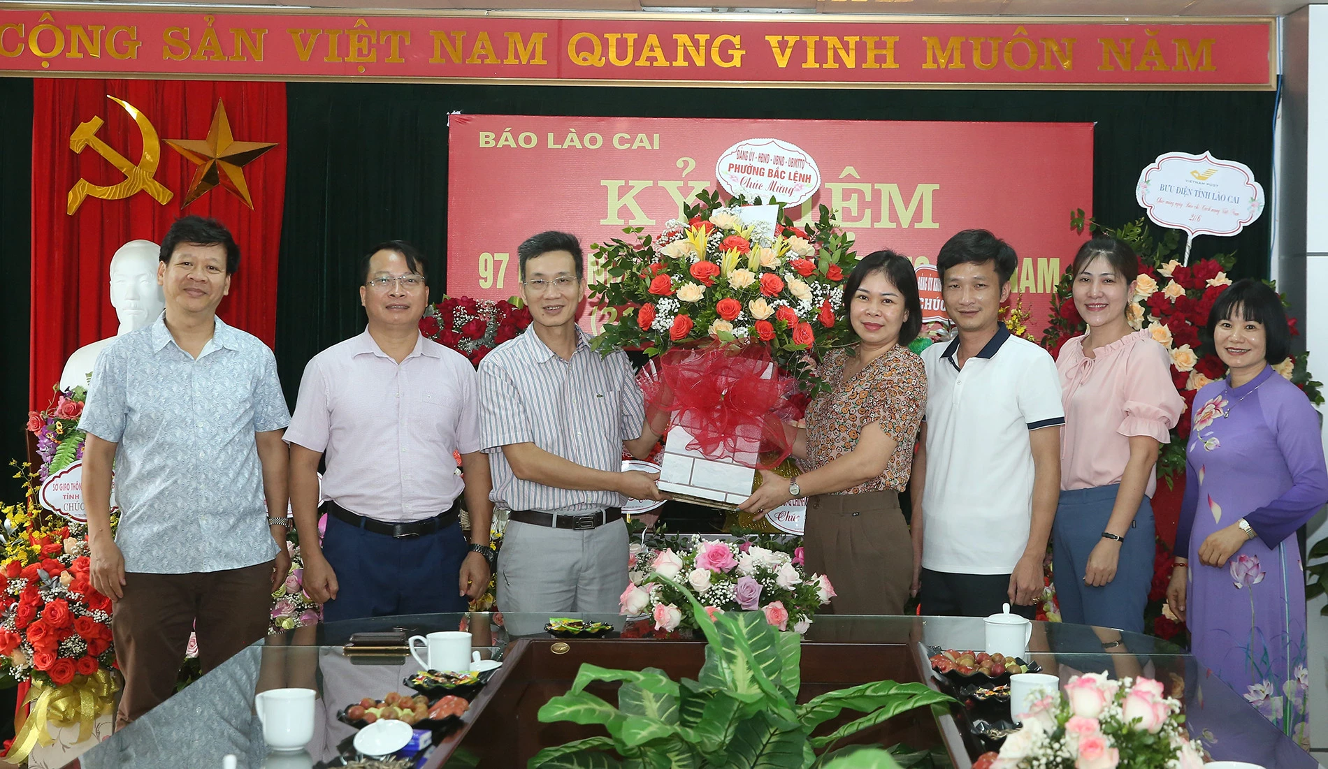 Các cơ quan, đơn vị, địa phương chúc mừng Báo Lào Cai nhân 97 năm Ngày Báo chí cách mạng Việt Nam ảnh 31 Các cơ quan, đơn vị, địa phương chúc mừng Báo Lào Cai nhân 97 năm Ngày Báo chí cách mạng Việt Nam ảnh 31