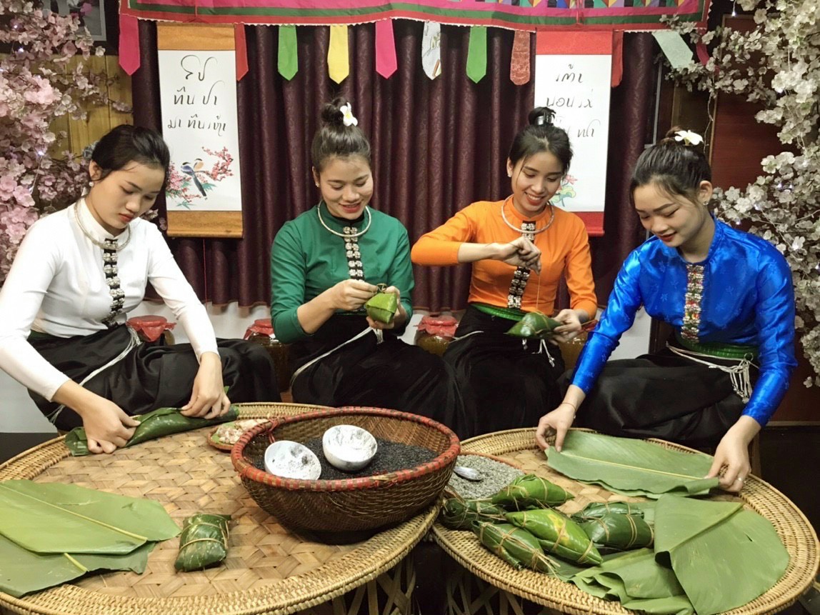 Hấp dẫn mâm cơm ngày Tết của người Thái ảnh 3