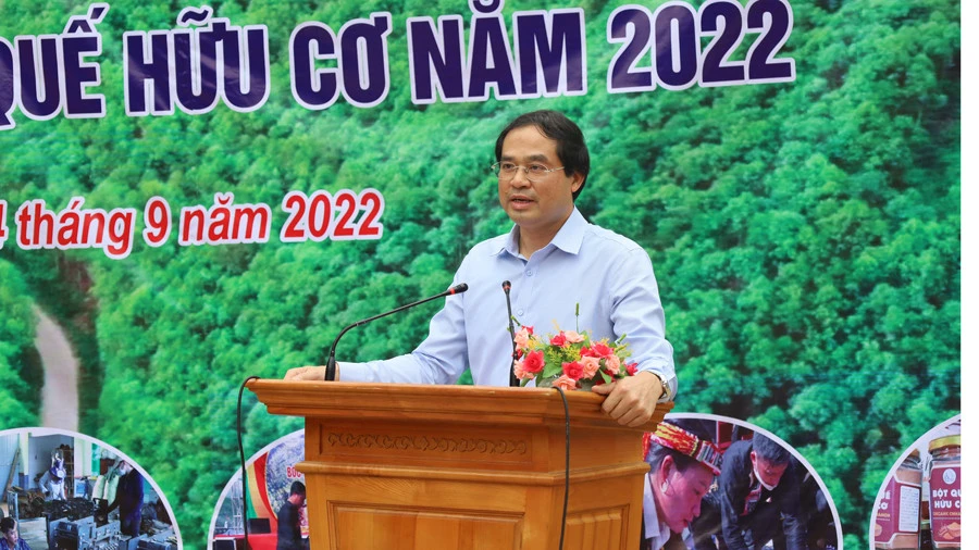 Đồng chí Trịnh Xuân Trường, Chủ tịch UBND tỉnh, Phó Trưởng Ban Chỉ đạo phát triển sản xuất nông nghiệp hàng hóa tỉnh phát biểu tại lễ phát động.