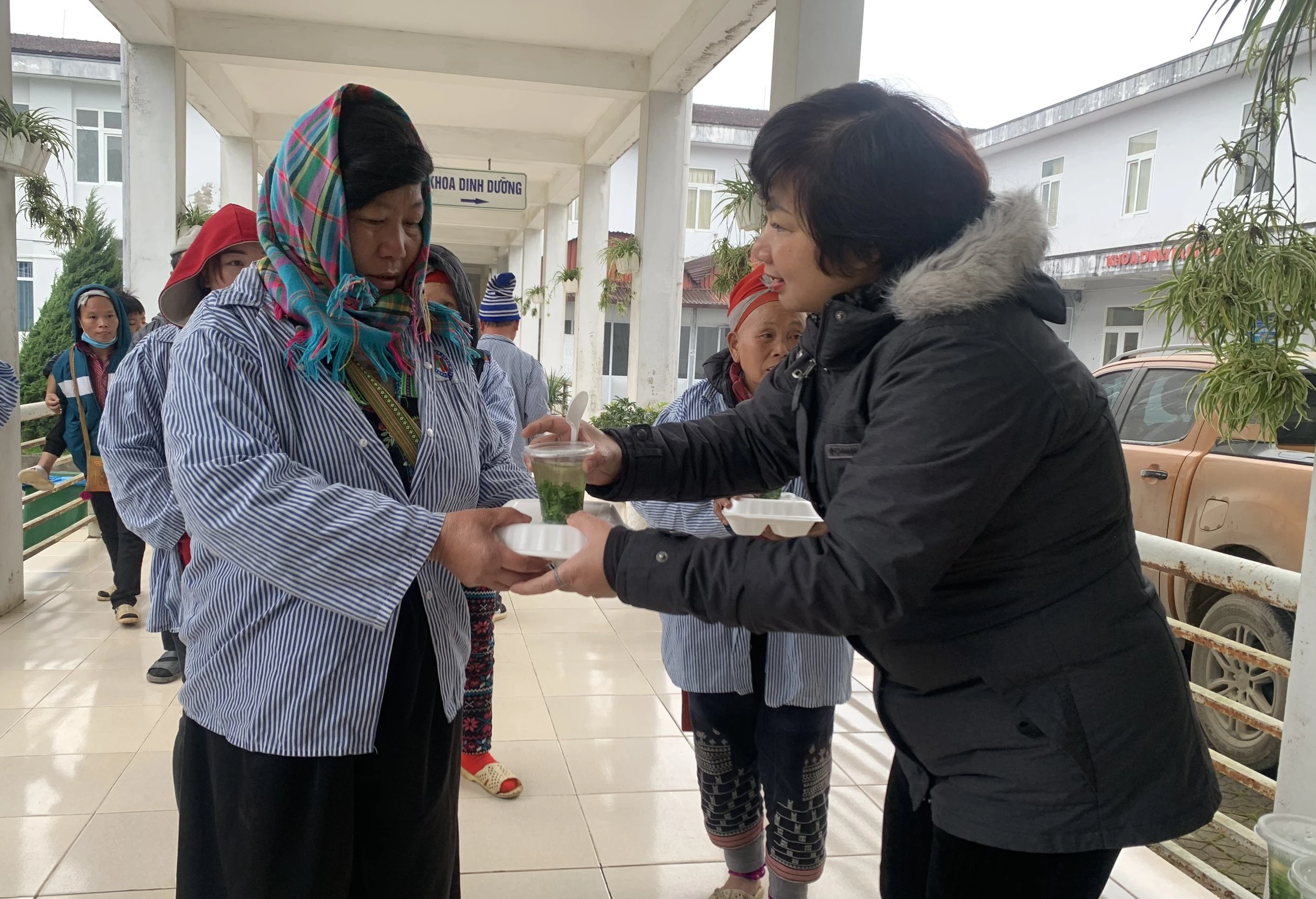 Bếp yêu thương - Ấm lòng bệnh nhân nghèo ảnh 2