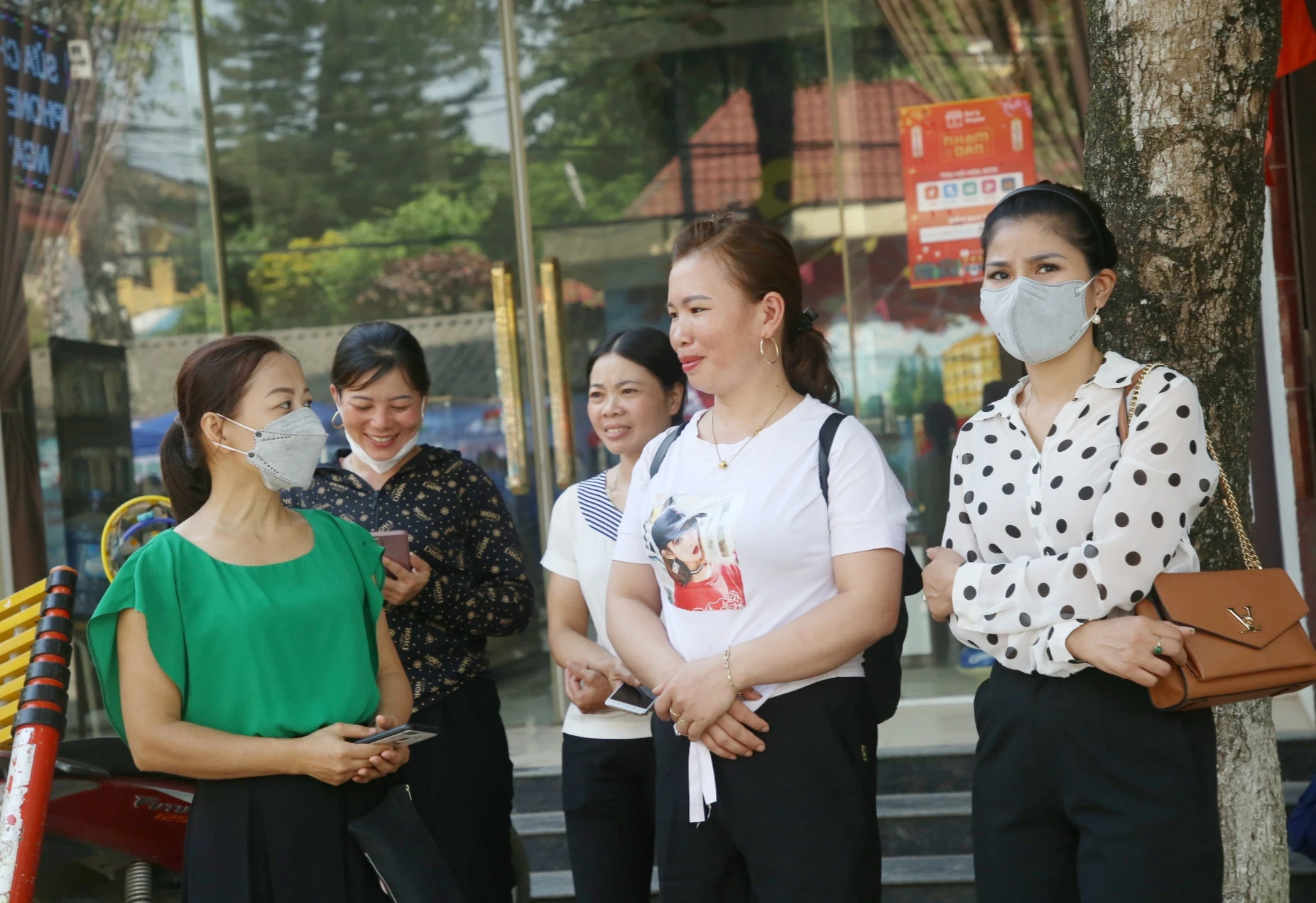 Môn thi Ngữ văn: Thí sinh hài lòng với bài làm của mình ảnh 16