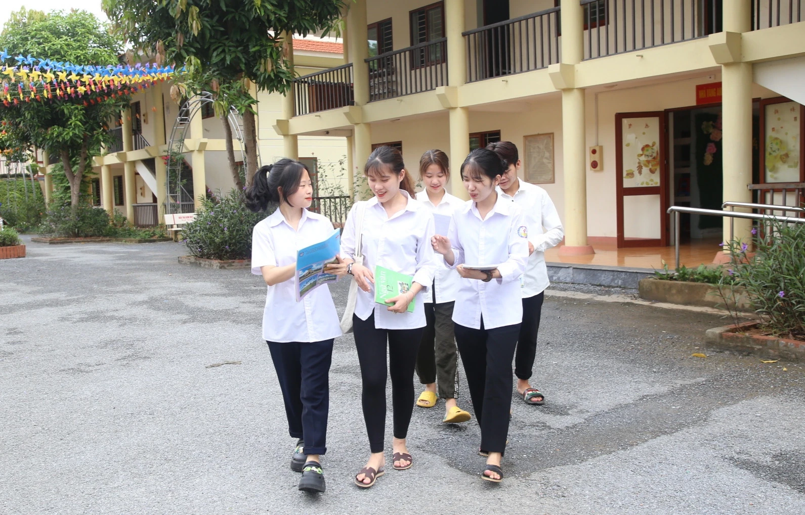 Chuyện bên lề kỳ thi tốt nghiệp THPT năm 2022 ảnh 3