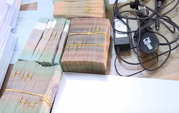 Các tang vật thu được tại cơ quan công an. Các tang vật thu được tại cơ quan công an.