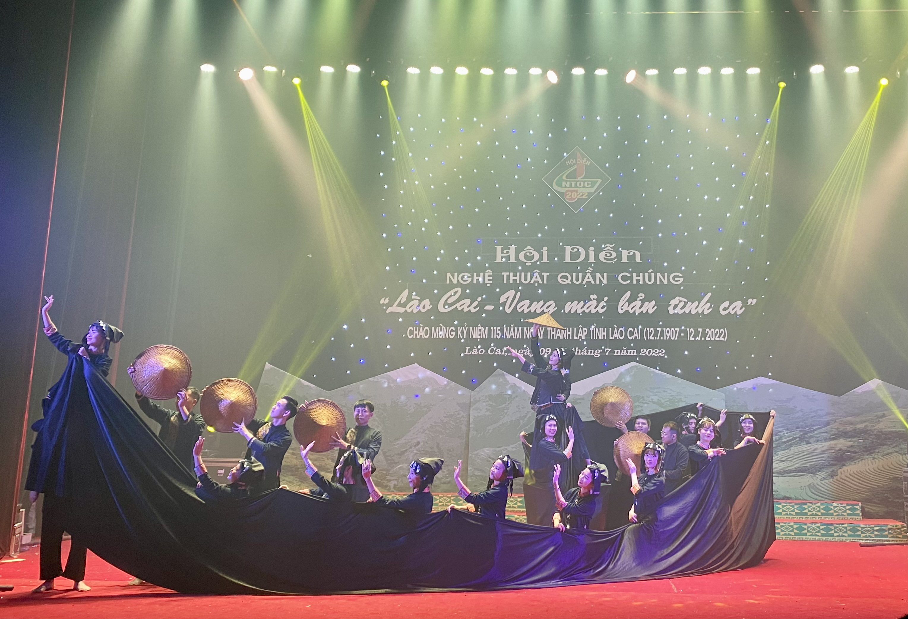 Bế mạc Hội diễn Nghệ thuật quần chúng tỉnh Lào Cai năm 2022 ảnh 1