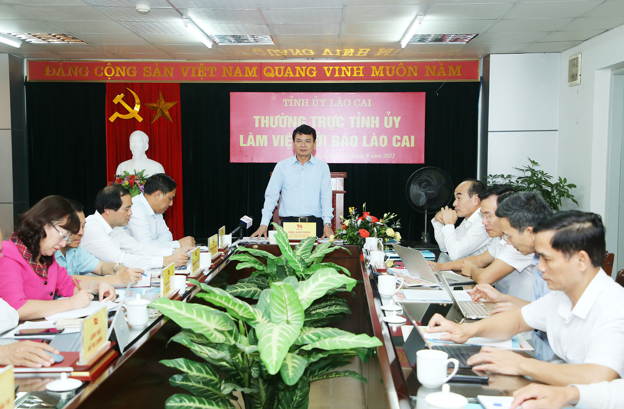 Bí thư Tỉnh ủy Đặng Xuân Phong phát biểu kết luận buổi làm việc.