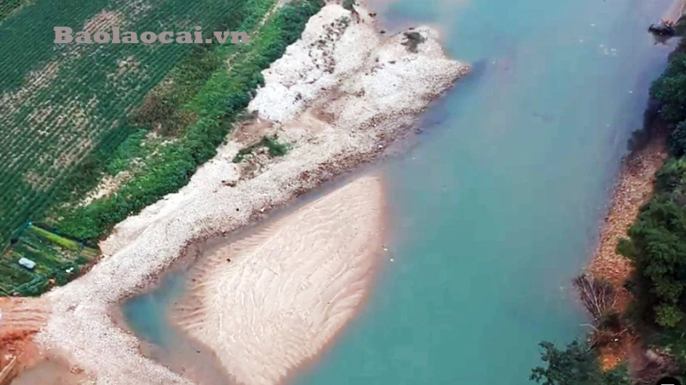 Đoạn sông Chảy thuộc địa phận xã Phúc Khánh và xã Việt Tiến - nơi được người dân đồn đoán có đá quý.