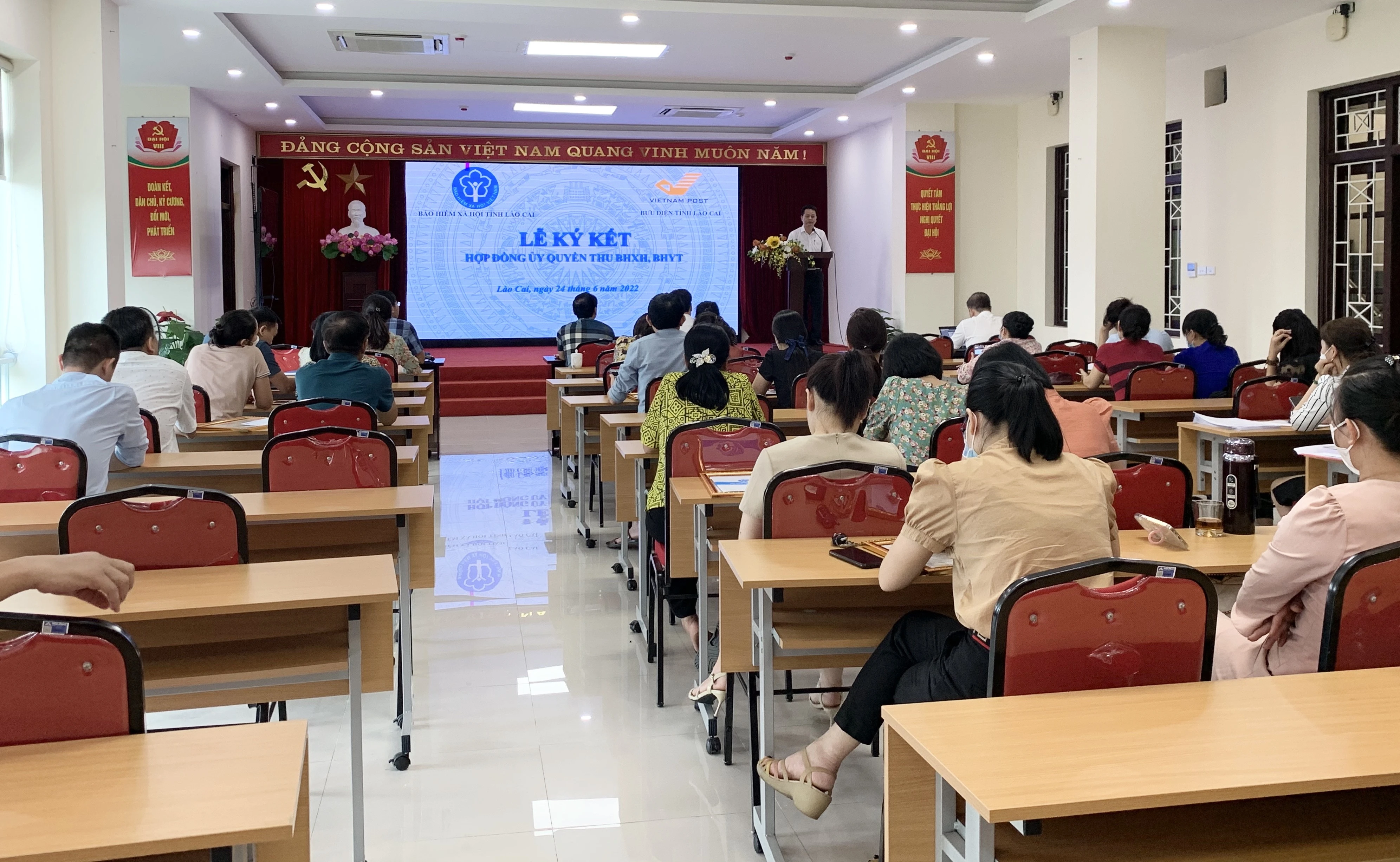 Bưu điện tỉnh được ủy quyền thu bảo hiểm xã hội, bảo hiểm y tế từ ngày 1/7 ảnh 1