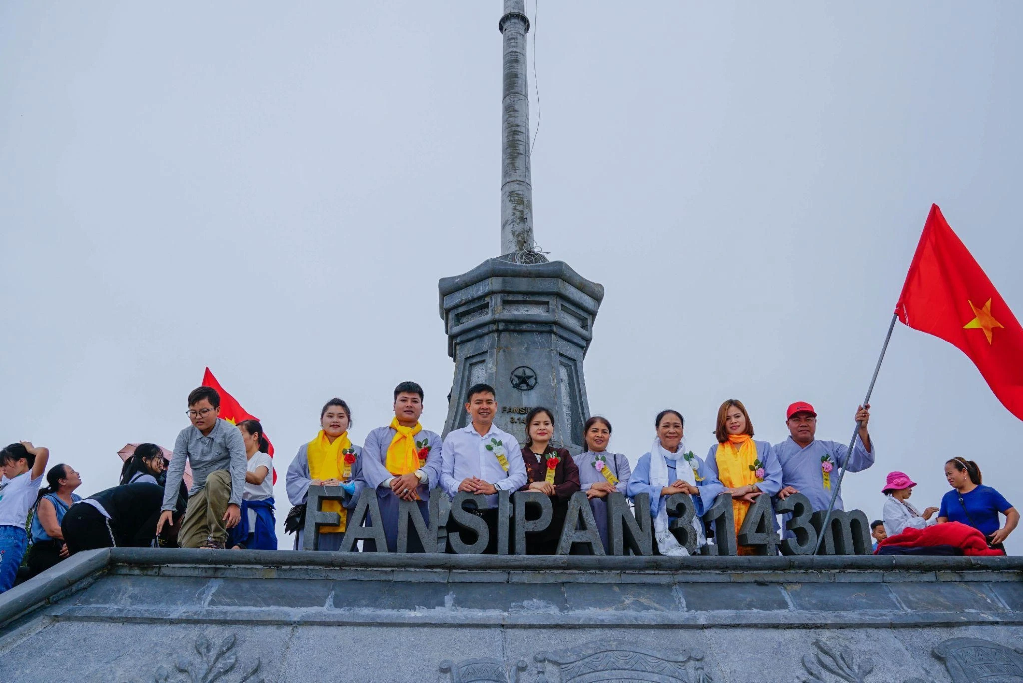 Mùa Vu Lan báo hiếu, phật tử tìm về đỉnh thiêng Fansipan bái Phật, cầu bình an tới đấng sinh thành ảnh 9
