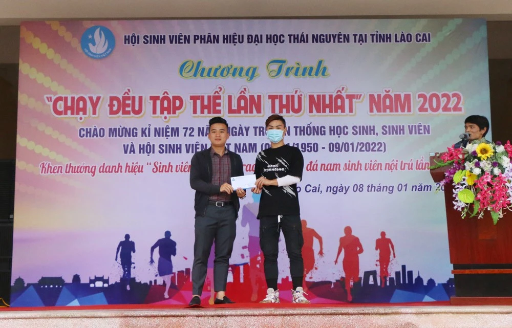 Hơn 1.000 sinh viên Phân hiệu Đại học Thái Nguyên tại Lào Cai tham gia chạy đều tập thể ảnh 5
