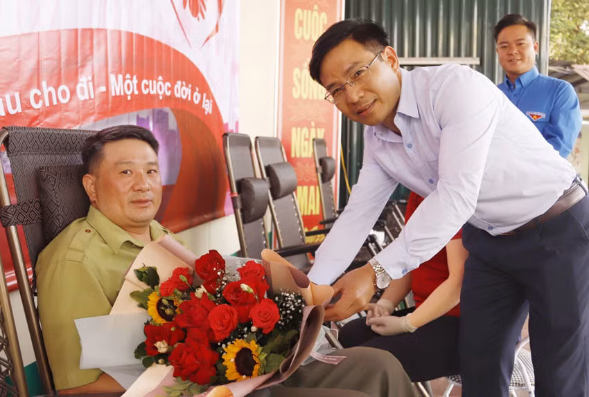 Thị xã Sa Pa: Tiếp nhận 307 đơn vị máu tại Ngày hội hiến máu tình nguyện hè năm 2022 ảnh 1