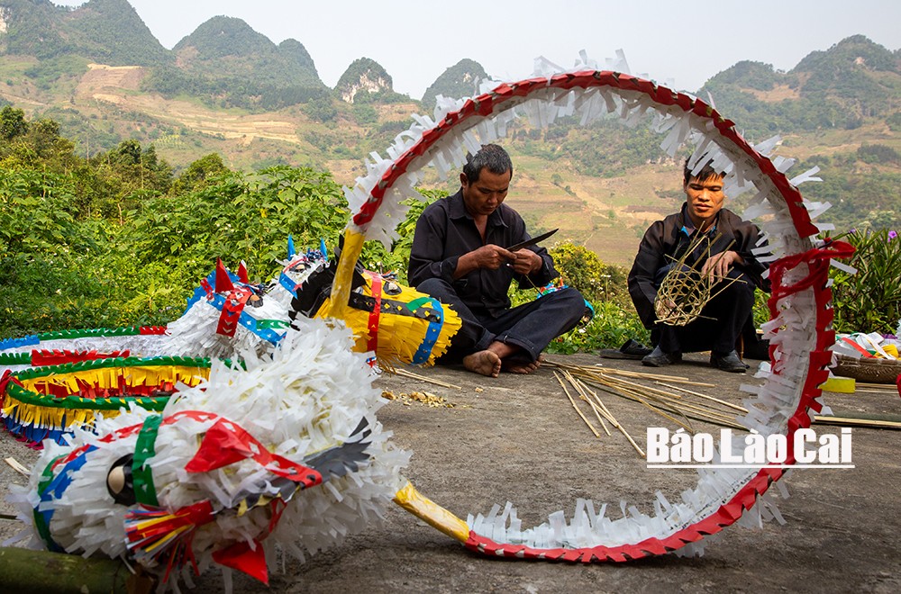 Độc đáo điệu múa ngựa giấy của người Nùng Dín ảnh 2