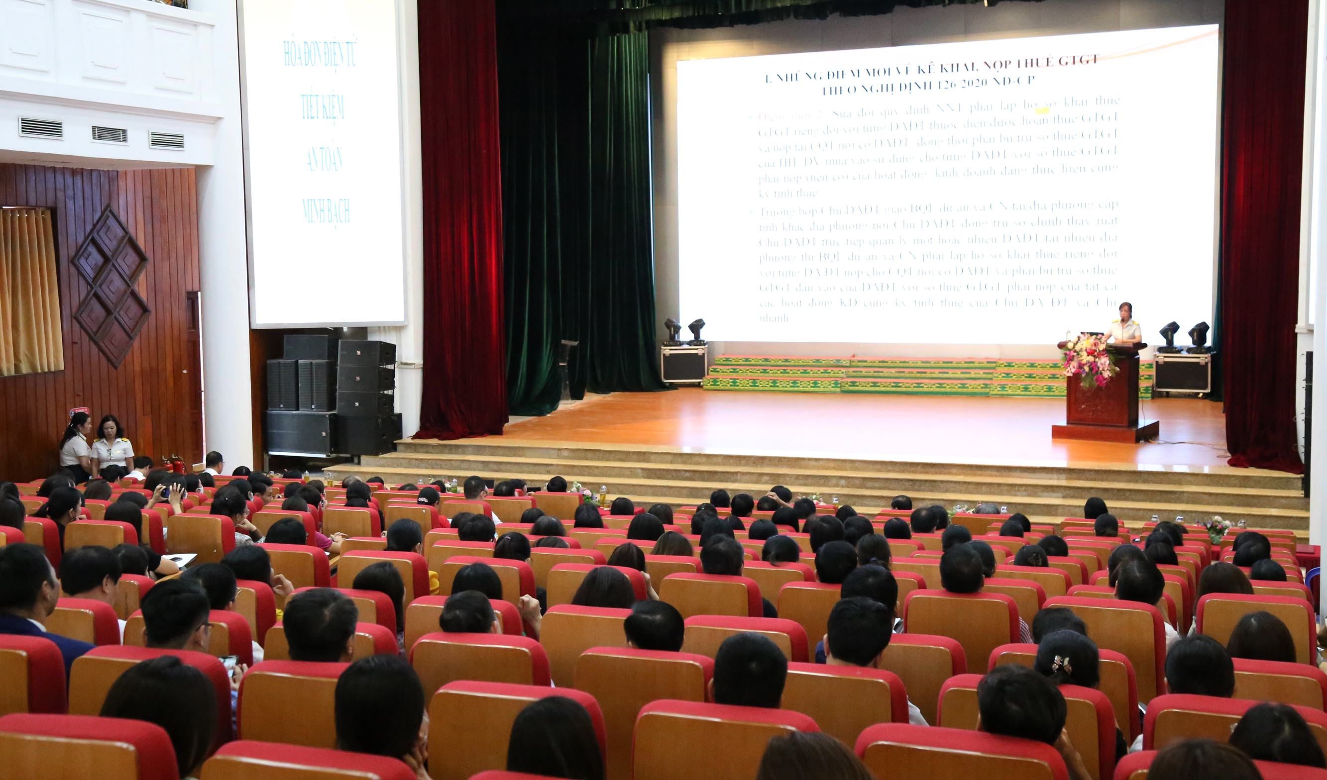 Quang cảnh hội nghị. Quang cảnh hội nghị.