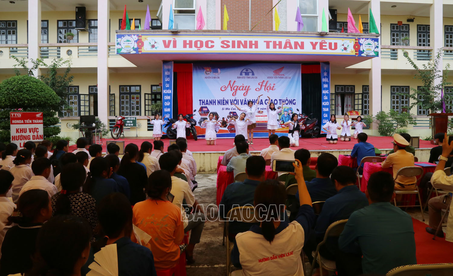 Hơn 800 học sinh huyện Si Ma Cai tham gia Ngày hội thanh niên với văn hóa giao thông ảnh 1