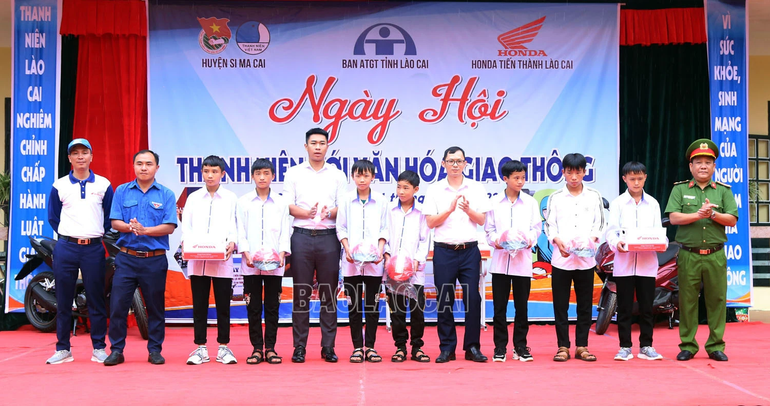 Hơn 800 học sinh huyện Si Ma Cai tham gia Ngày hội thanh niên với văn hóa giao thông ảnh 7 Hơn 800 học sinh huyện Si Ma Cai tham gia Ngày hội thanh niên với văn hóa giao thông ảnh 7