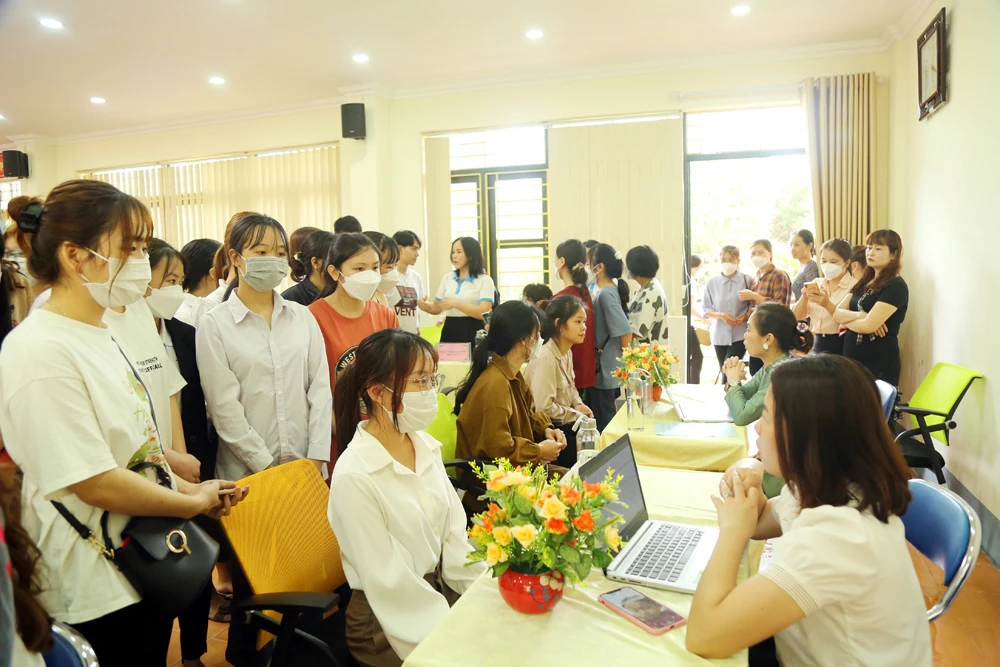 Các đơn vị phỏng vấn nhu cầu việc làm của sinh viên.