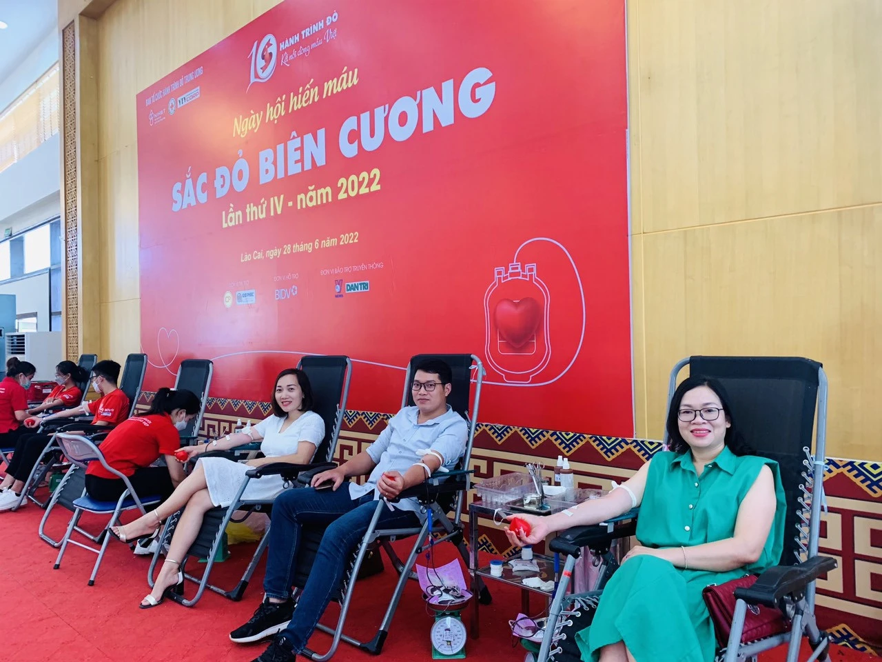 Thu trên 1.400 đơn vị máu tại Ngày hội hiến máu “Sắc đỏ biên cương” lần thứ IV, năm 2022 ảnh 2