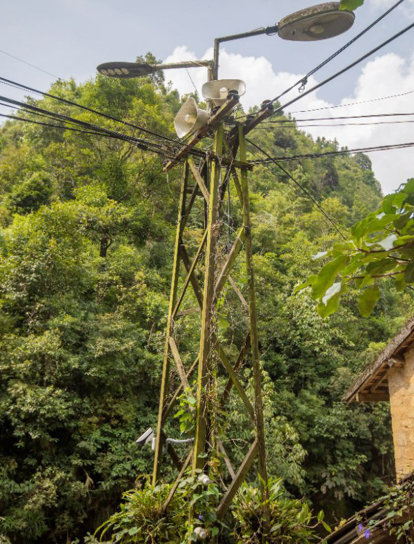 Các cột điện vẫn được bảo vệ gần như nguyên vẹn trong gần 100 năm qua. Các cột điện vẫn được bảo vệ gần như nguyên vẹn trong gần 100 năm qua.