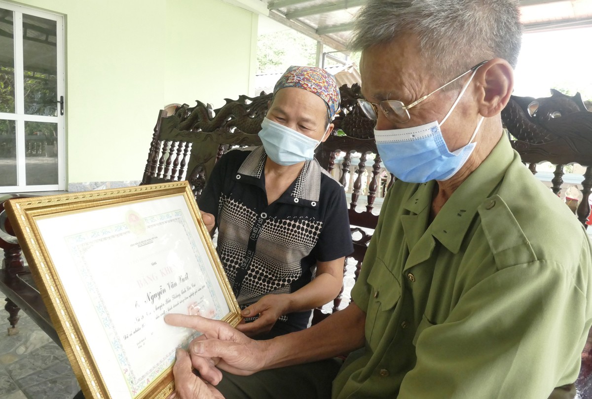 Vợ chồng ông Xuất, bà Huệ. Vợ chồng ông Xuất, bà Huệ.