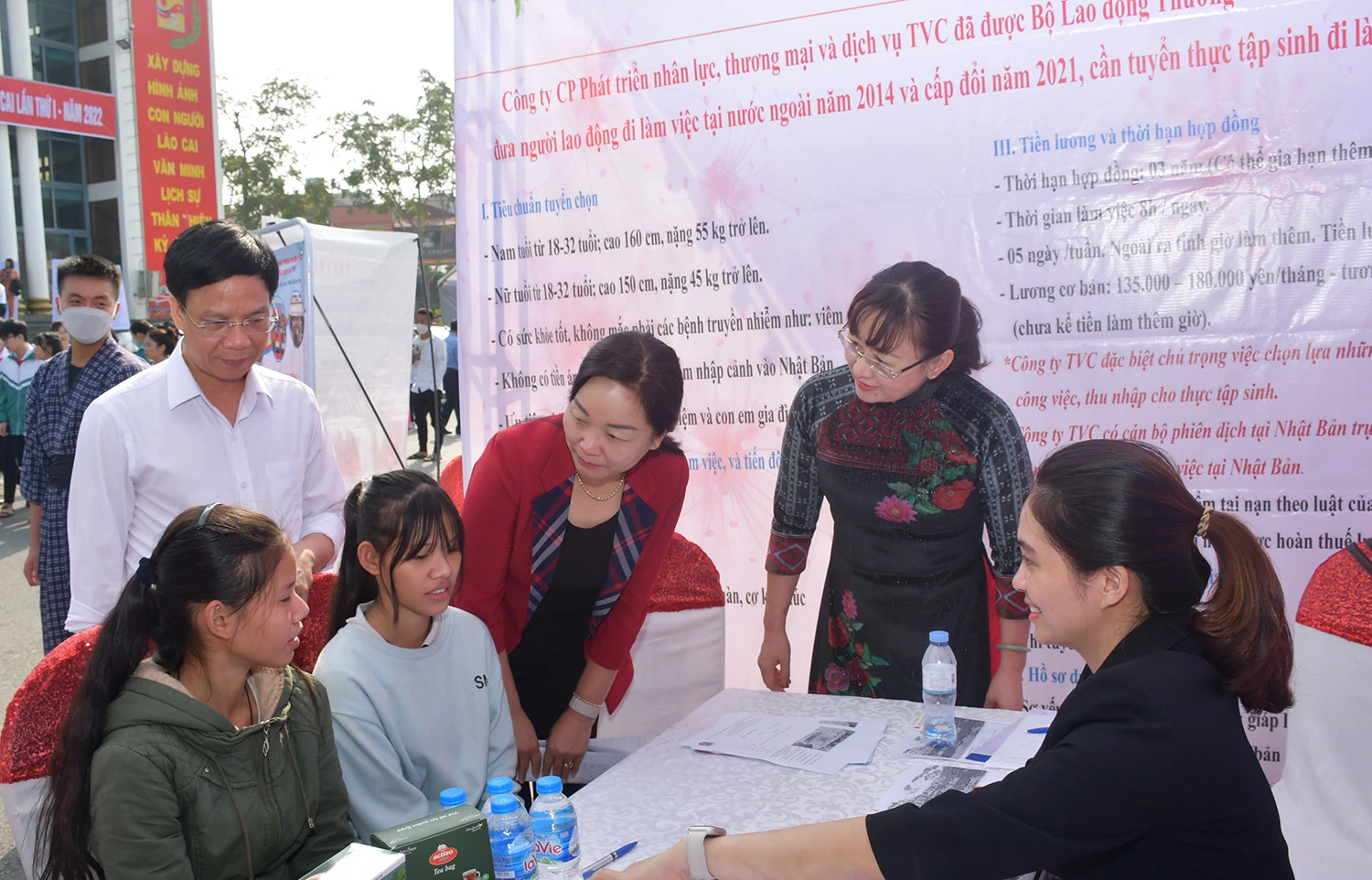 UBND tỉnh tổ chức ngày hội tư vấn hướng nghiệp - giới thiệu việc làm lần thứ I, năm 2022 ảnh 7