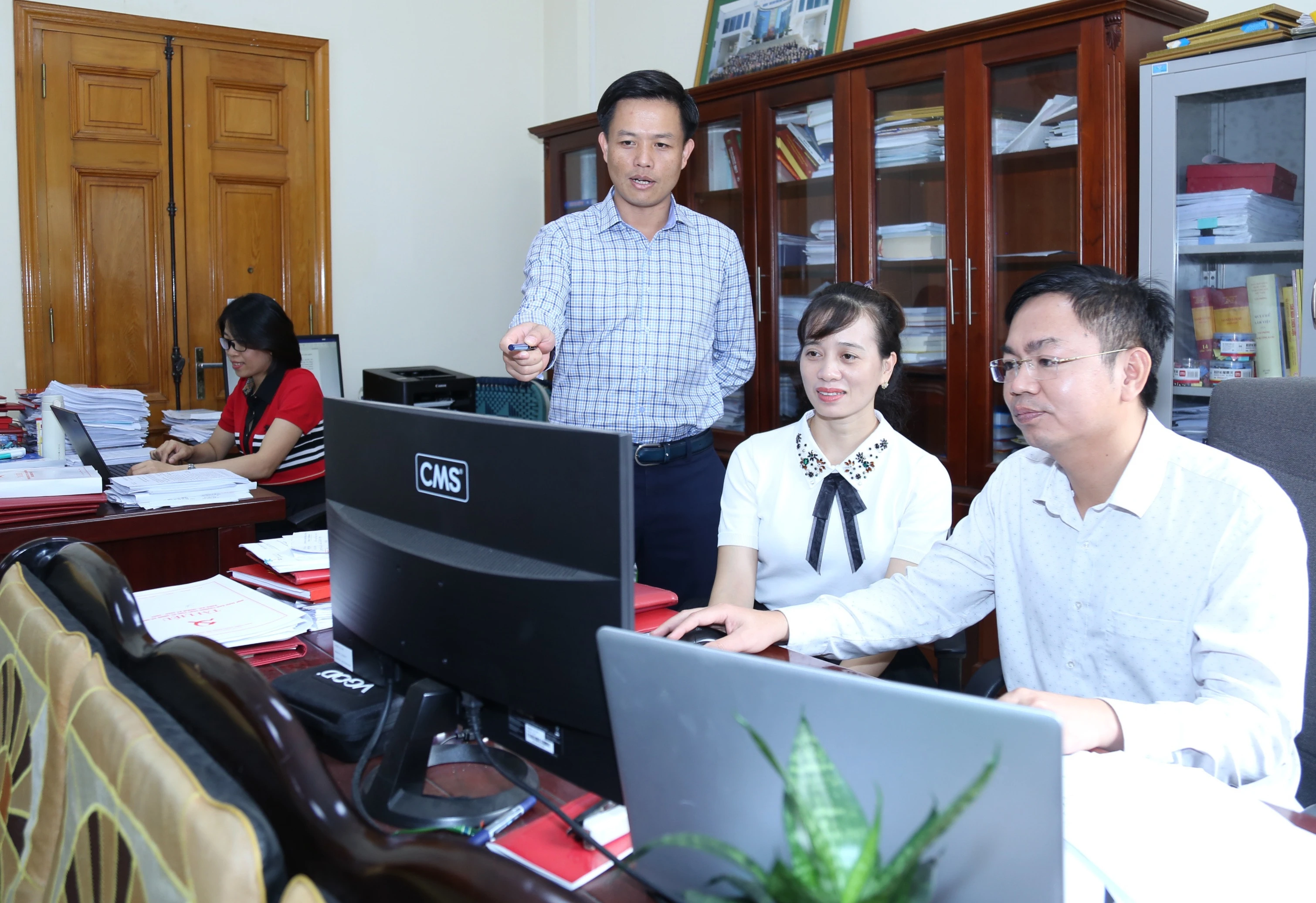 Kỷ niệm 92 năm ngày truyền thống Văn phòng cấp ủy (18/10/1930 - 18/10/2022): Đổi mới, sáng tạo trong công tác tham mưu ảnh 1