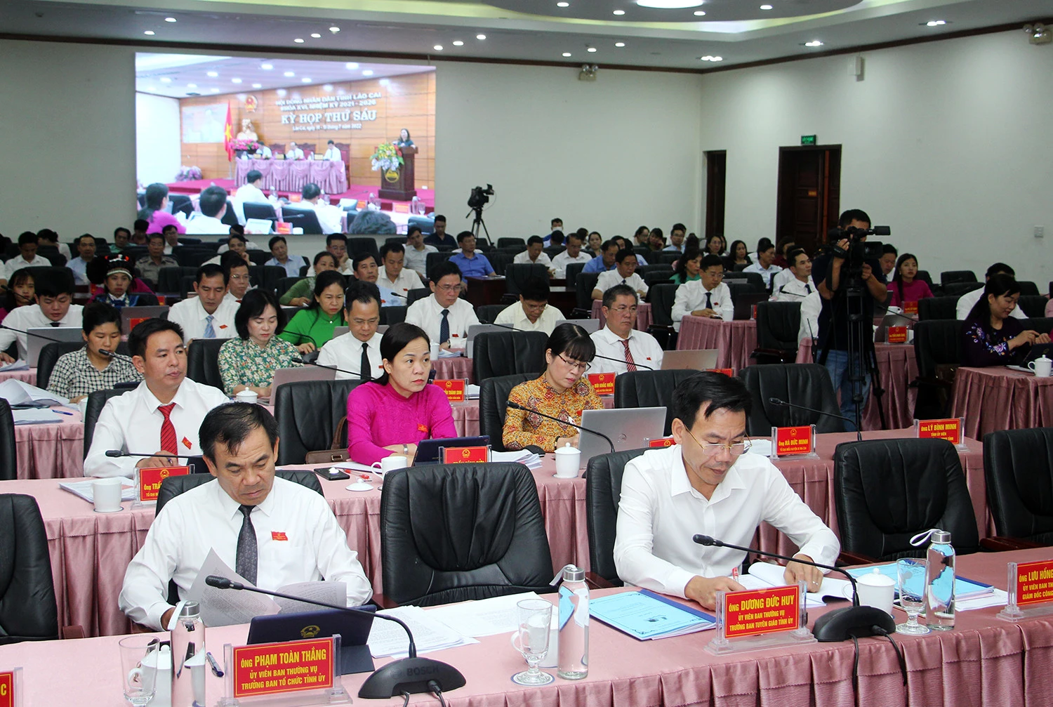 Kỳ họp thứ 6 HĐND tỉnh khóa XVI: Sôi nổi thảo luận, chất vấn, giải trình tại hội trường ảnh 18