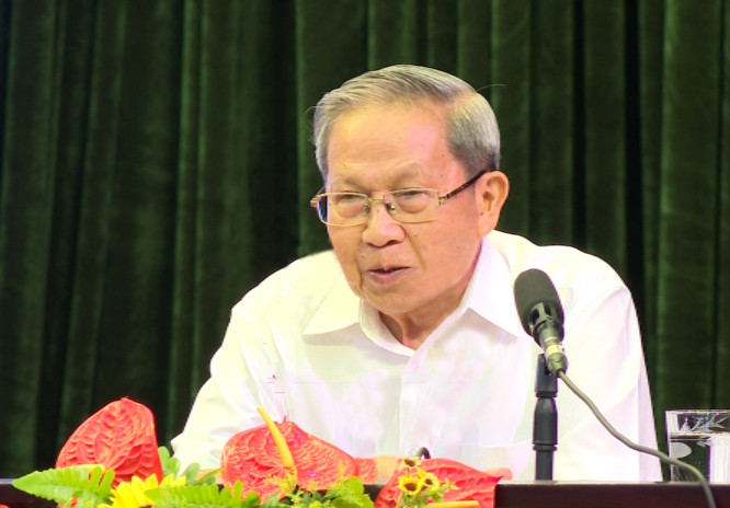 Thiếu tướng, Phó Giáo sư, Tiến sĩ Lê Văn Cương triển khai chuyên đề tại hội nghị.