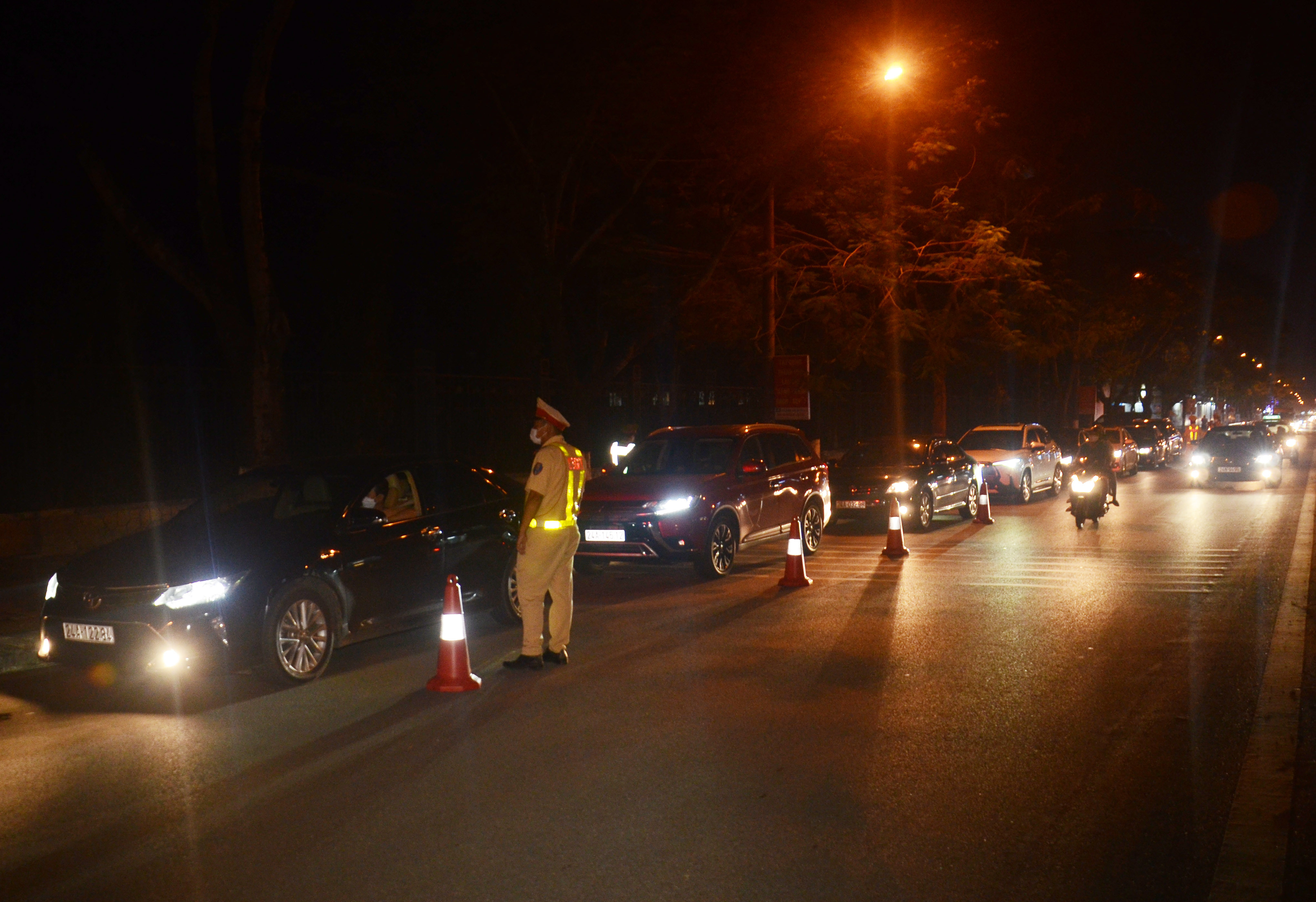 Cao điểm xử lý vi phạm nồng độ cồn khi điều khiển phương tiện tham gia giao thông ảnh 1