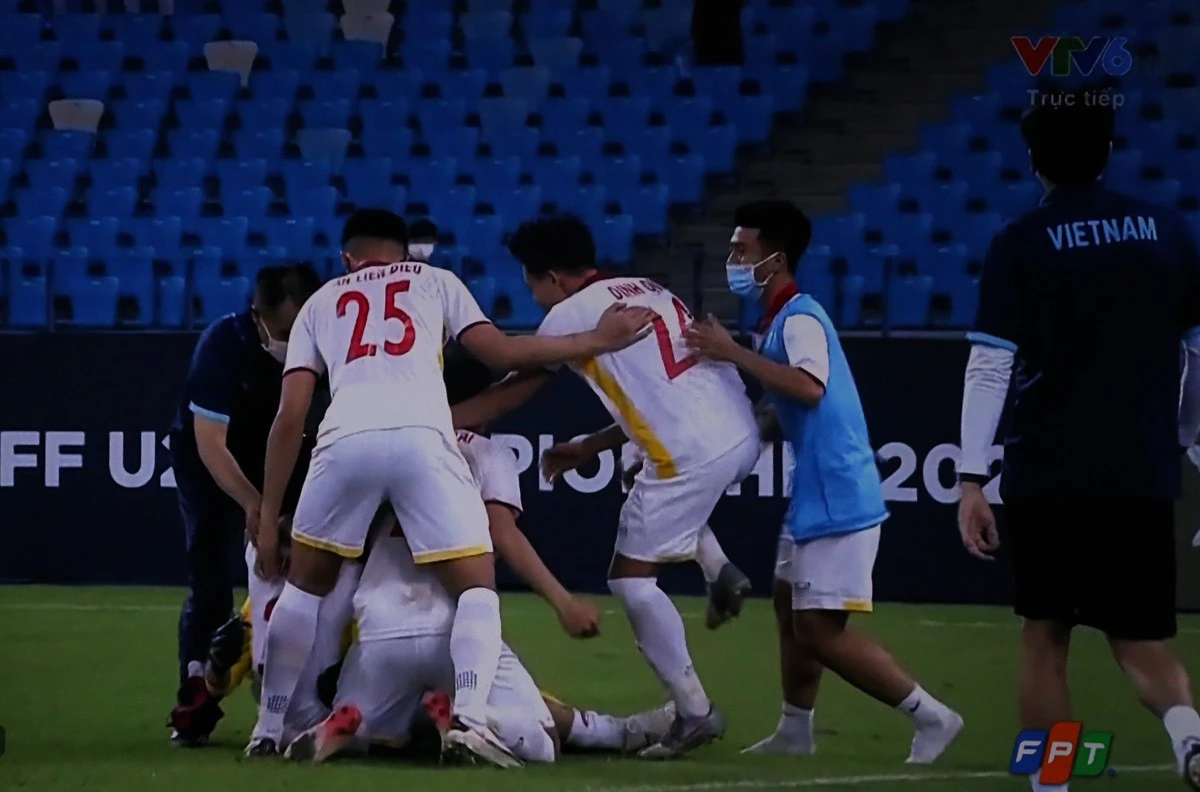 Dùng thủ môn đá vị trí tiền đạo, U23 Việt Nam vẫn đánh bại U23 Đông Timor để vào chung kết ảnh 6