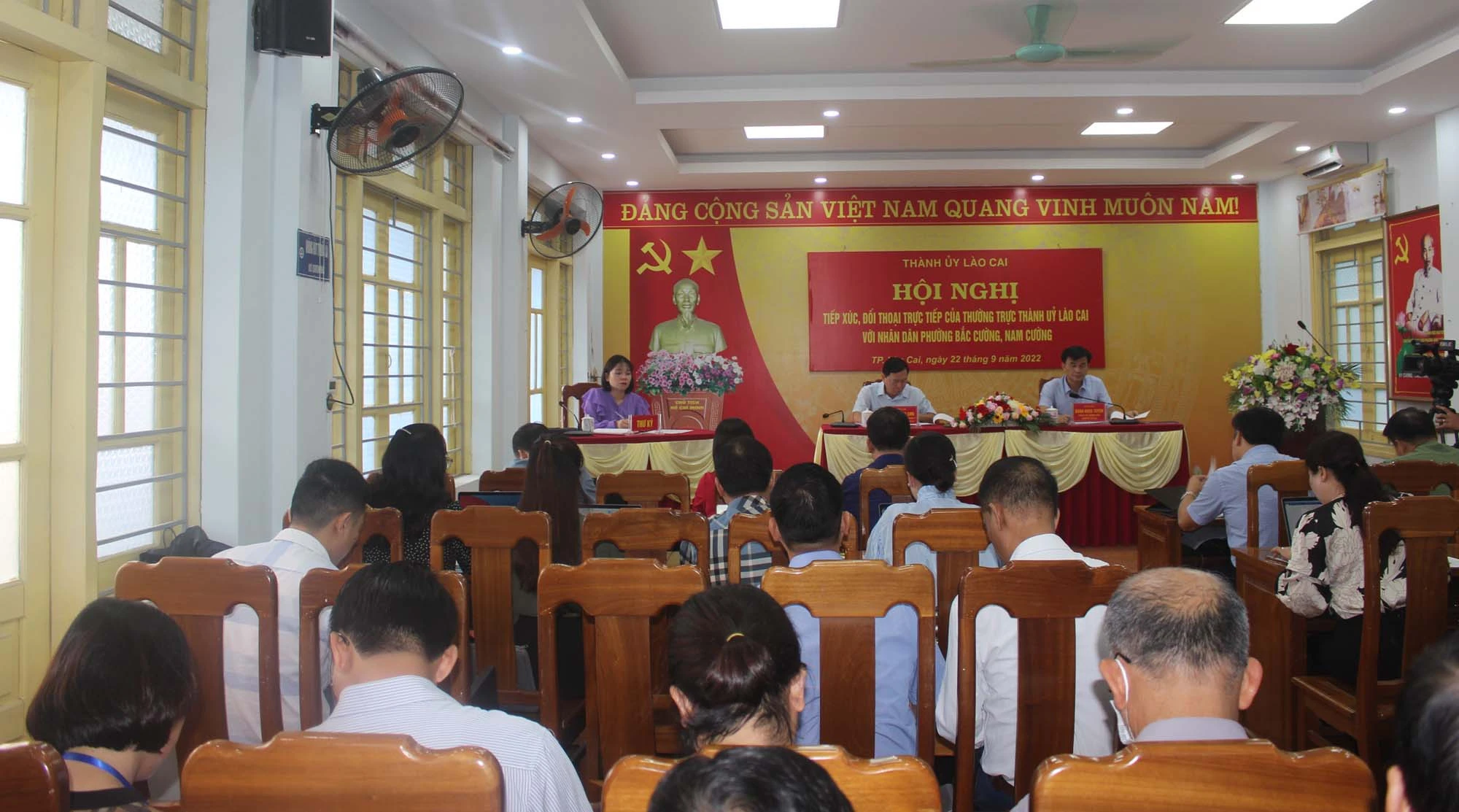 Thường trực Thành ủy Lào Cai tiếp xúc, đối thoại với nhân dân phường Bắc Cường, Nam Cường ảnh 1